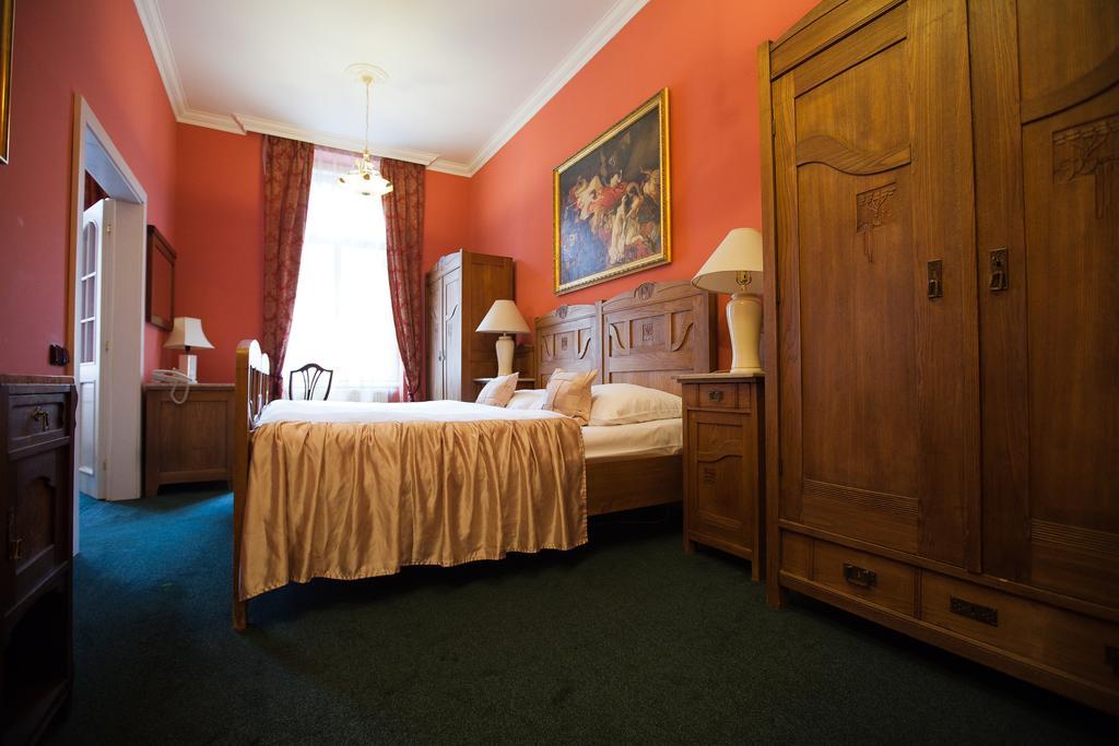 Bohemia Plaza Hotel